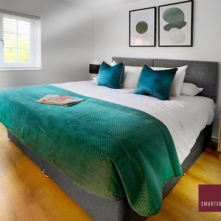 Апартаменти Wokingham - 2 Bed Modern House - Parking Екстер'єр фото