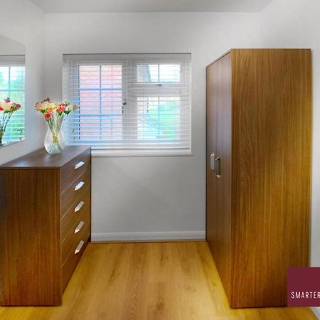 Апартаменти Wokingham - 2 Bed Modern House - Parking Екстер'єр фото