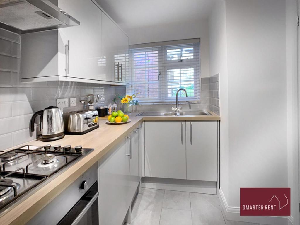 Апартаменти Wokingham - 2 Bed Modern House - Parking Екстер'єр фото